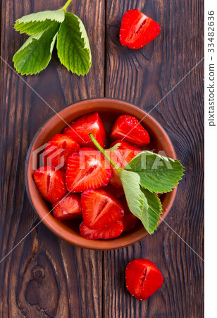 fresh strawberry 33482636