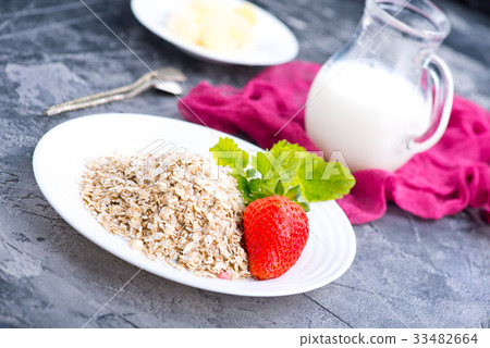 oat flakes 33482664
