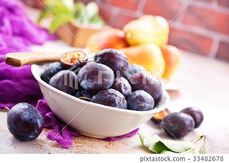 fresh plums fresh plums 33482678