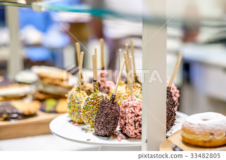 Donuts in assortment at confectionery 33482805