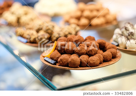 Chocolate truffle candies 33482806