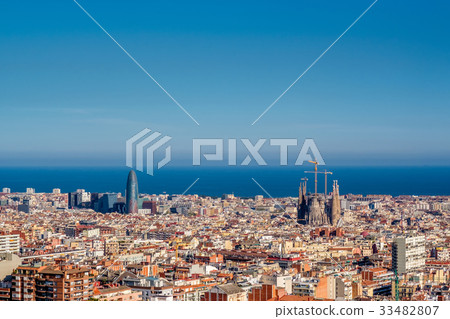Barcelona cityscape overlook 33482807