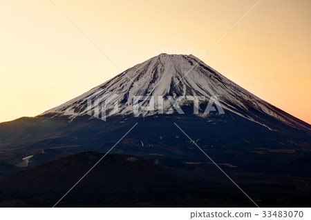 Undawned Mt. Fuji seen from Lake Shoji and Panorama Tower Undawned Mt. Fuji seen from Lake Shoji and Panorama Tower 33483070