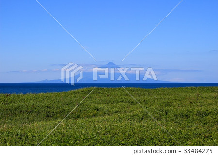 Rishiri Island seen from Sarobetsu Wilder Park 33484275