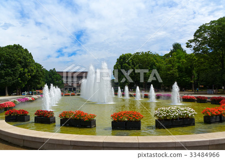 上野公園和東京國立博物館噴泉廣場花床 照片素材 圖片 圖庫