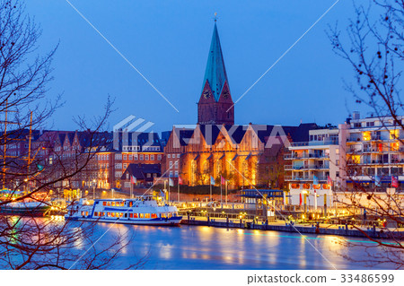 Bremen. Embankment Schliachte. Bremen. Embankment Schliachte. 33486599