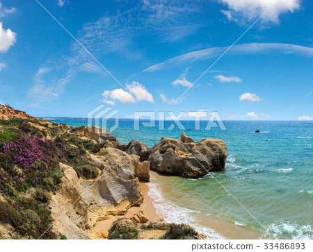 Atlantic blossoming coast (Algarve, Portugal). 33486893