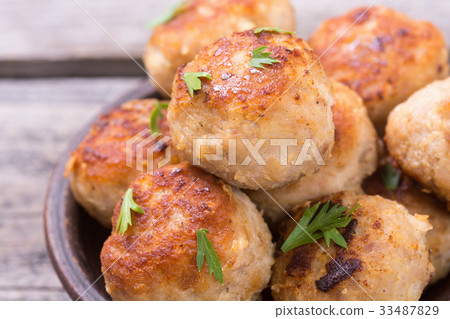 Pork meatballs with parsley 33487829