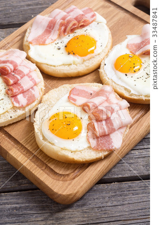 Sandwich with eggs and bacon 33487841