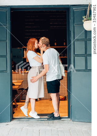 couple posing in the doorway 33487901