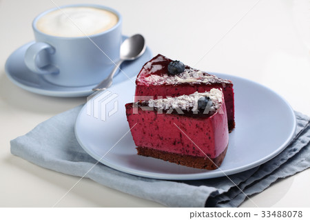 Fruit cake with coffee 33488078