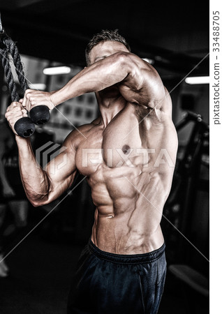 Caucasian sexy fitness model in gym close up abs. 33488705