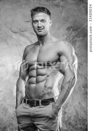 Brutal caucasian handsome fitness men on diet 33489034
