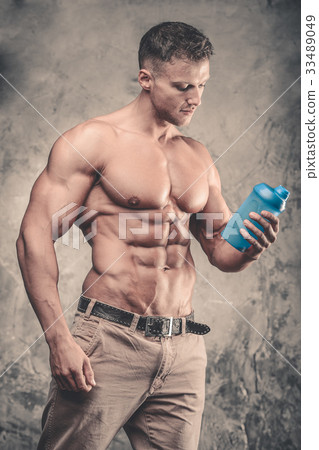 Brutal caucasian handsome fitness men on diet 33489049