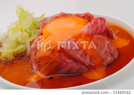 Beef simmering egg yukuke 33489582