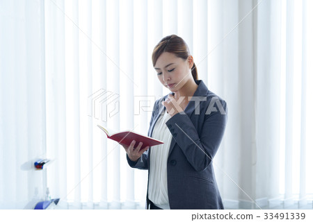 辦公室業務的女人 辦公室業務的女人 33491339