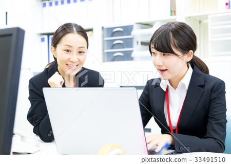 Female employee OL businessman Salaryman computer office image Business image Female employee OL businessman Salaryman computer office image Business image 33491510