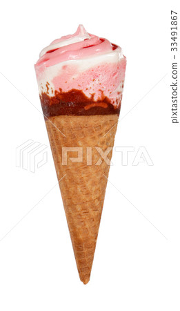 Ice cream with chocolate and strawberry Ice cream with chocolate and strawberry 33491867