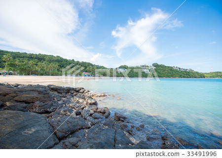 Rocky coastline on Ao Yon beach, Phuket 33491996
