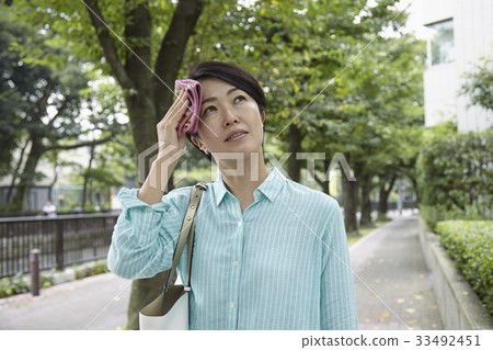 A woman sweating away 33492451