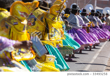 Peruvian dance 33493258