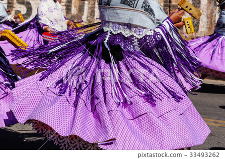 Peruvian dance 33493262