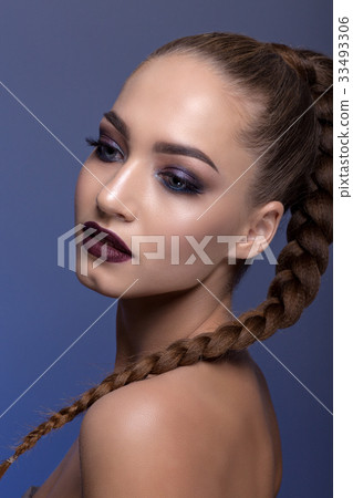 Portrait of a girl with creative make-up Portrait of a girl with creative make-up 33493306