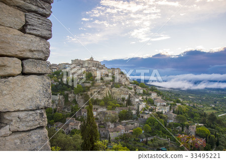 戈爾德在晨光中 33495221