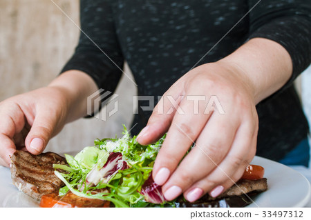Process of serving medallions with salad Process of serving medallions with salad 33497312