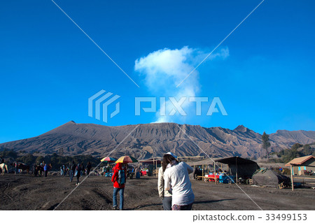 Tourists walking to the crater of Mount Bromo. 33499153