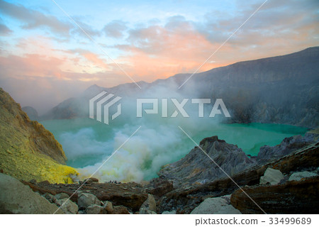 Sulphatic lake in crater of volcano Kawah Ijen. 33499689