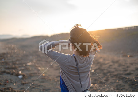 Woman at the beach 33501190