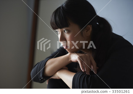 Women who are troubled by work Women who are troubled by work 33501261