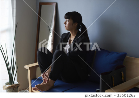 受工作困擾的女性 受工作困擾的女性 33501262