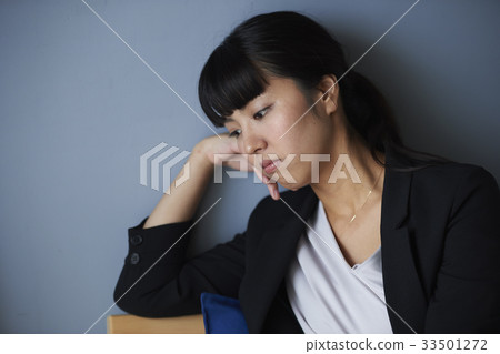 Women who are troubled by work Women who are troubled by work 33501272