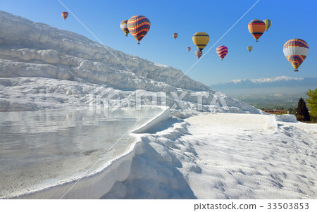 Hot air ballons flying above Pamukkale, Turkey Hot air ballons flying above Pamukkale, Turkey 33503853