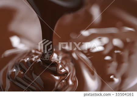 pouring melted premium dark chocolate pouring melted premium dark chocolate 33504161