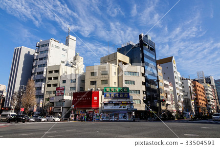 Traffic on street in Tokyo, Japan 33504591