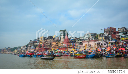 Riverbank of Ganges in Varanasi, India 33504724