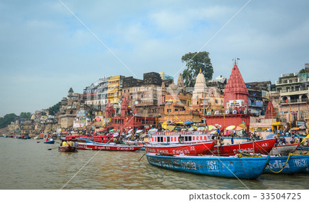 Riverbank of Ganges in Varanasi, India 33504725