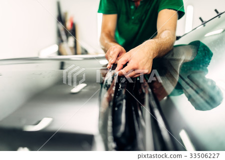 Professional worker install paint protect 33506227