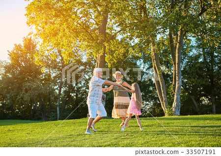 Seniors with granddaughter, roundelay. Seniors with granddaughter, roundelay. 33507191
