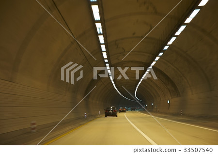 tunnel 33507540