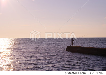 夏天堤防釣魚風景 夏天堤防釣魚風景 33509702
