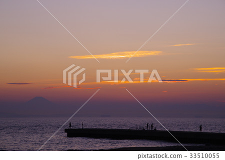 夏天堤防釣魚風景 夏天堤防釣魚風景 33510055