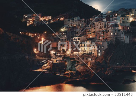 Manarola in Cinque Terre night moonrise 33511443