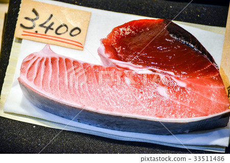 Tuna slice 33511486