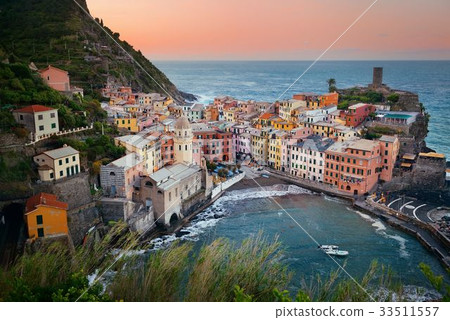 Vernazza bay buildings and sea in Cinque Terre Vernazza bay buildings and sea in Cinque Terre 33511557