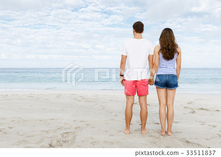 Young couple in love on the beach Young couple in love on the beach 33511837