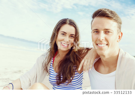 Romantic young couple on the beach Romantic young couple on the beach 33512133